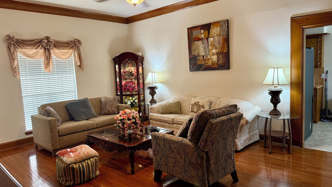 Photo of Livingroom in Pasadena