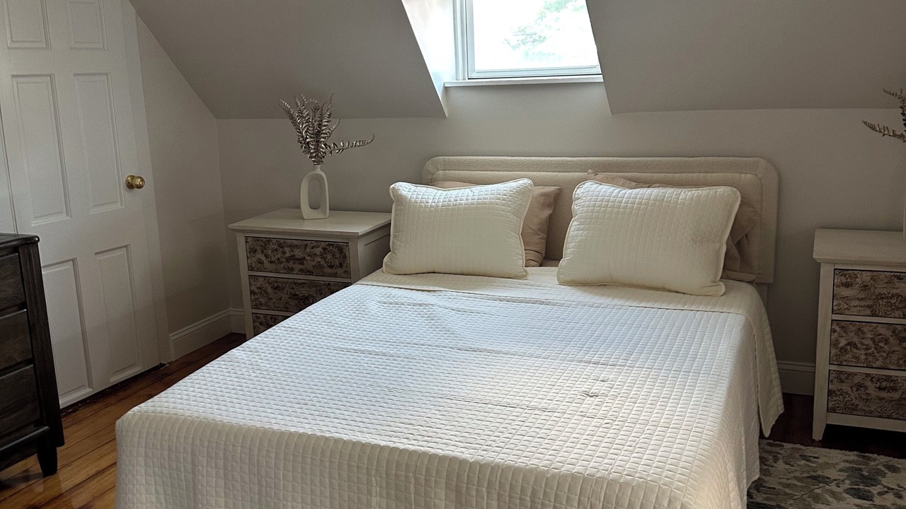 Photo of Bedroom in Salem