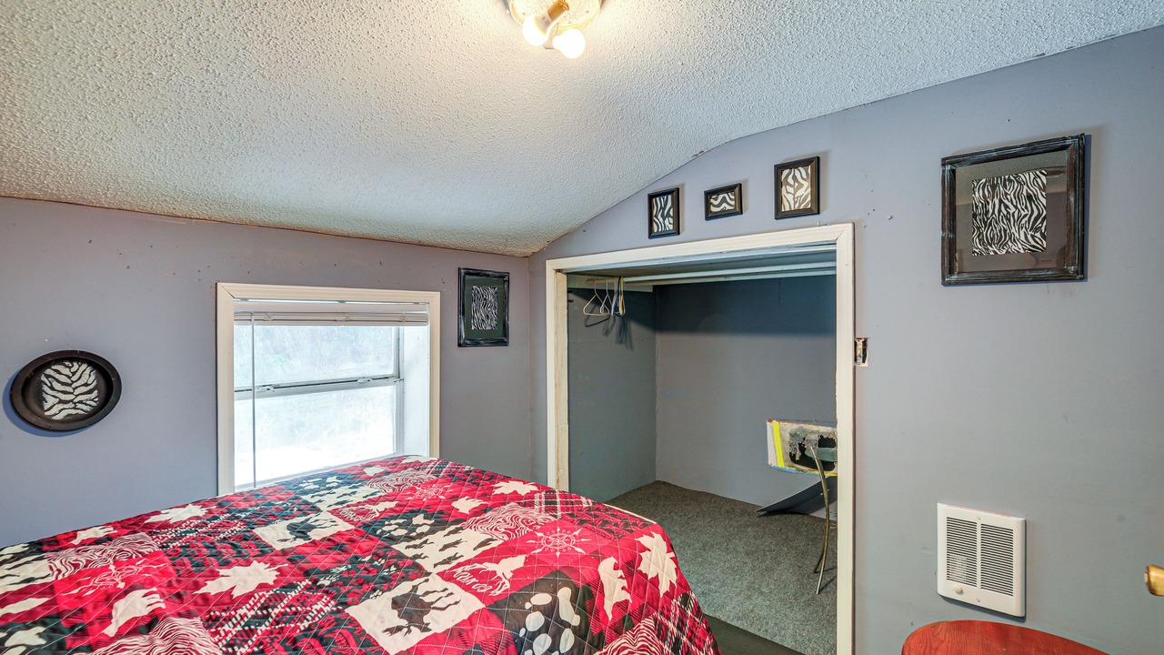 Photo of Bedroom in Matewan