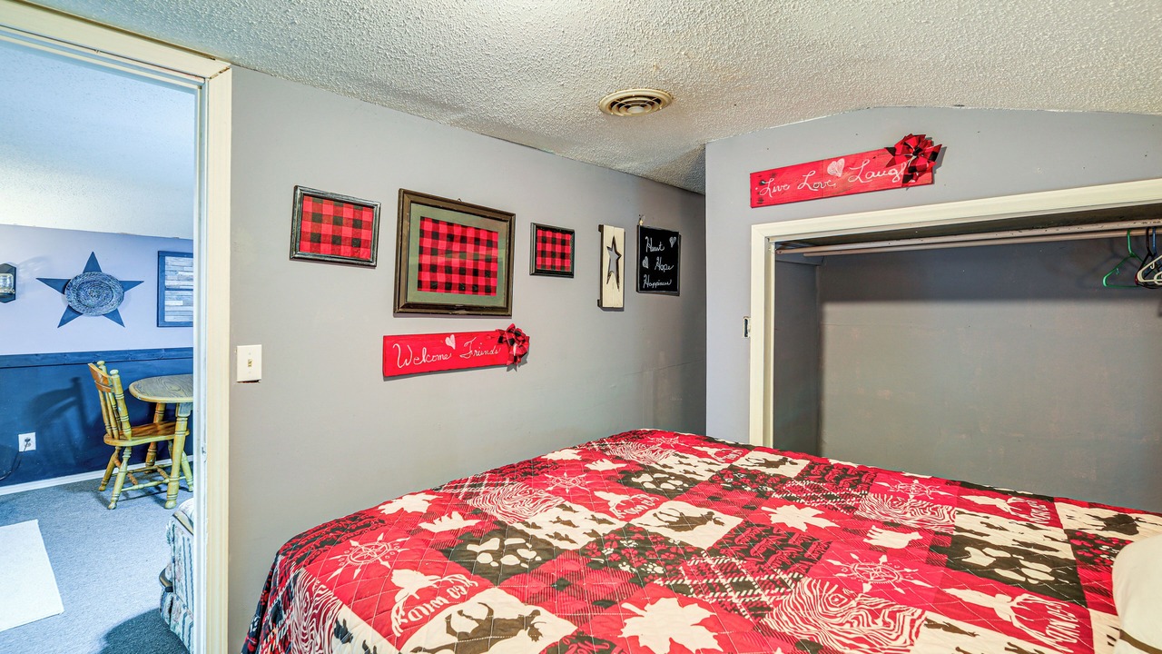 Photo of Bedroom in Matewan