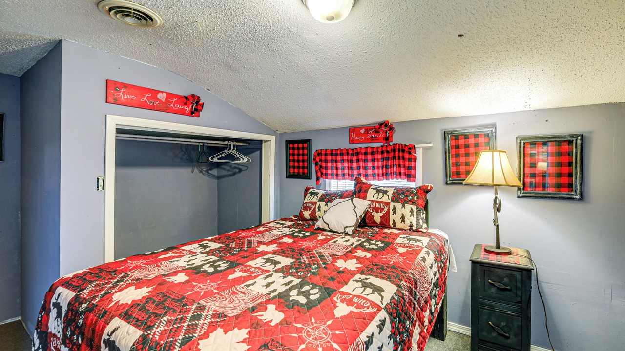 Photo of Bedroom in Matewan