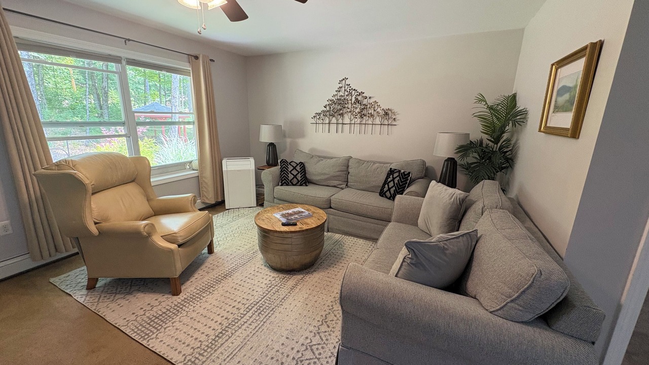 Photo of Livingroom in Alton