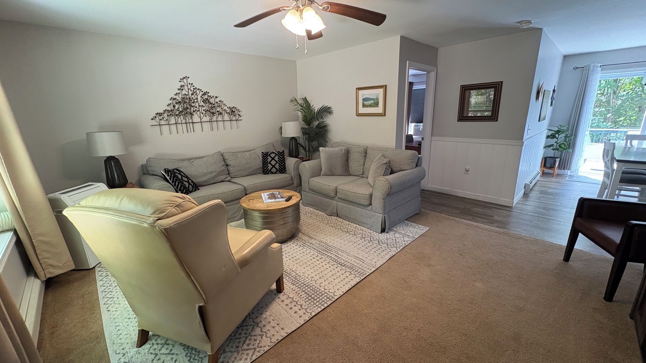 Photo of Livingroom in Alton