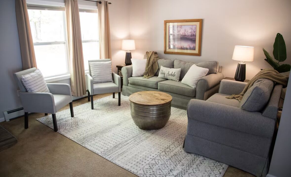 Photo of Livingroom in Alton