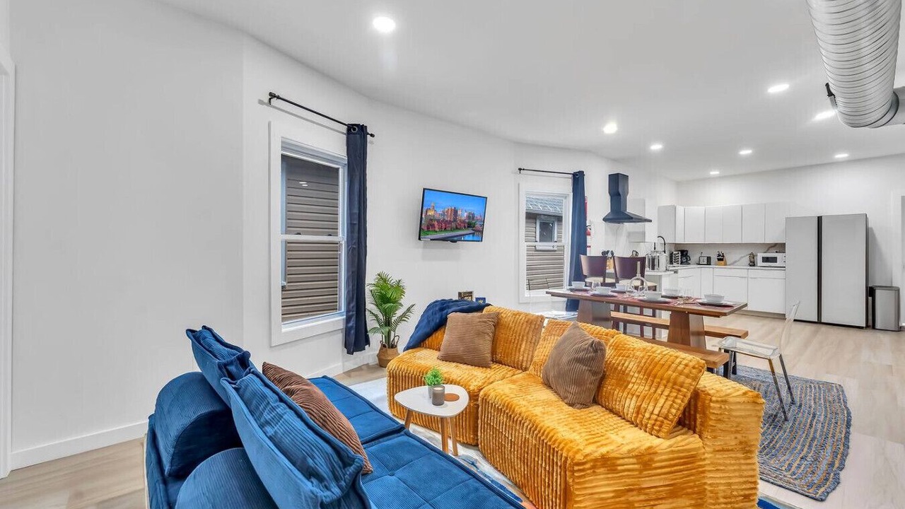 Photo of Livingroom in Front Park