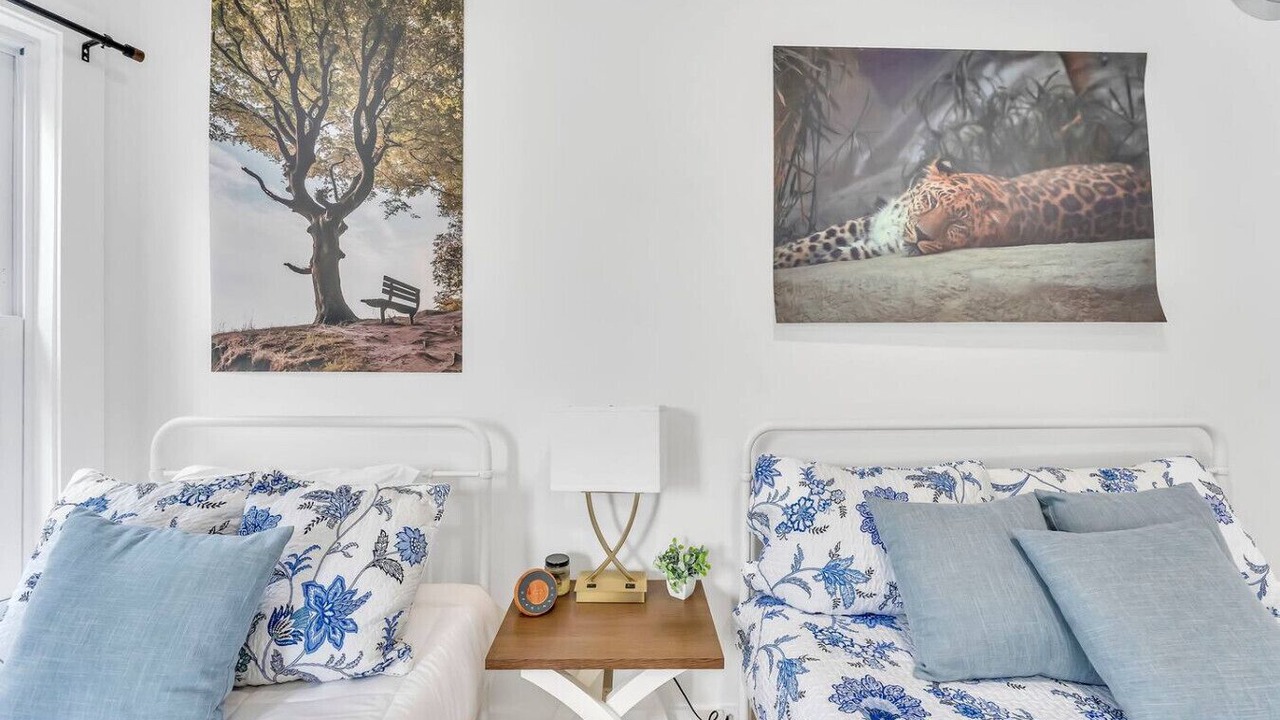Photo of Bedroom in Front Park