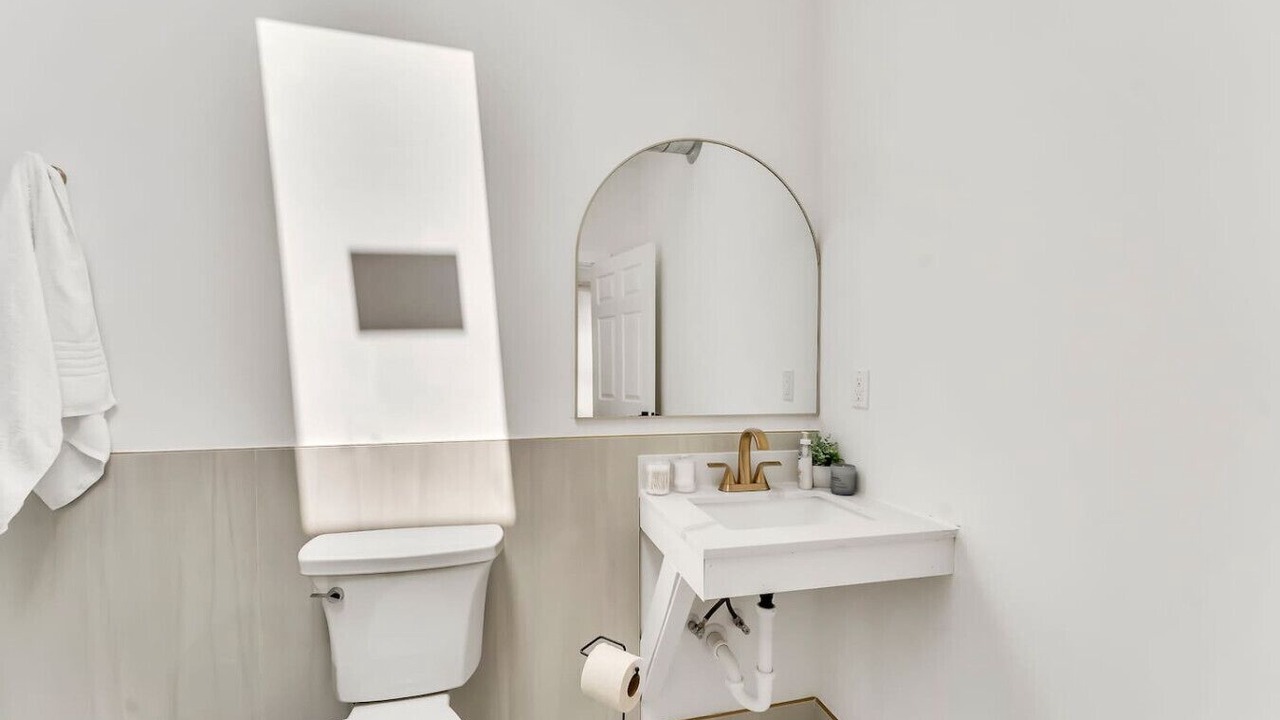 Photo of Bathroom in Front Park