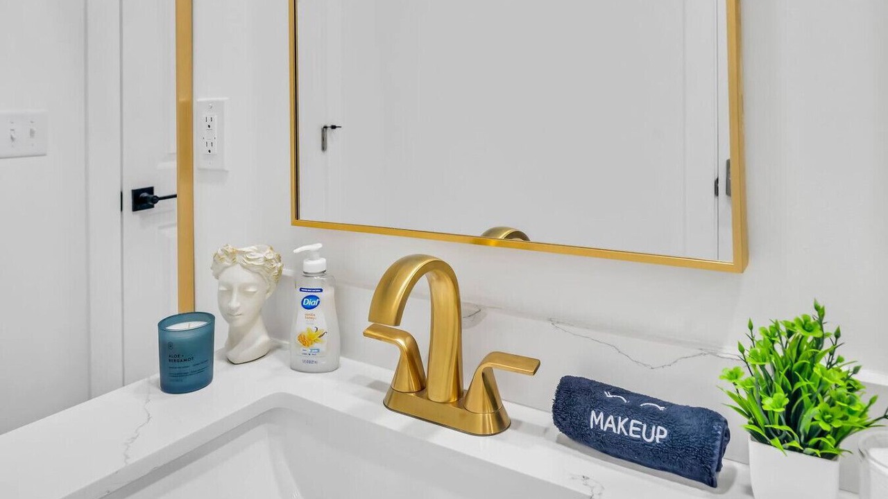 Photo of Bathroom in Front Park