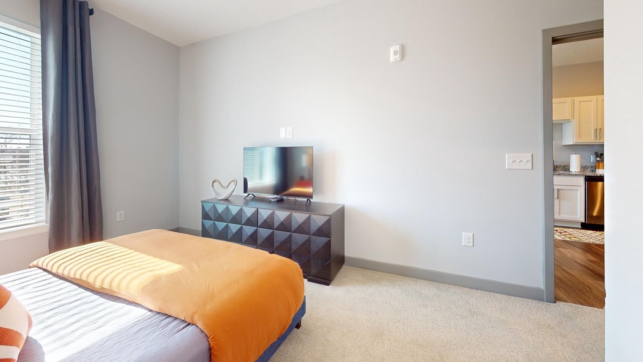 Photo of Bedroom in Coliseum Central