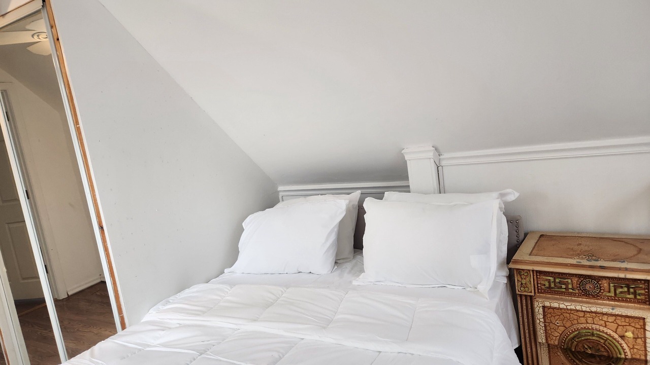 Photo of Bedroom in Dix Hills