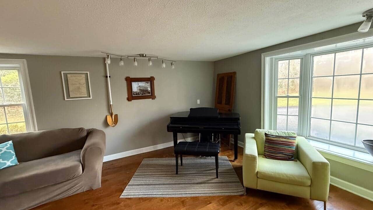 Photo of Livingroom in Willoughby Hills