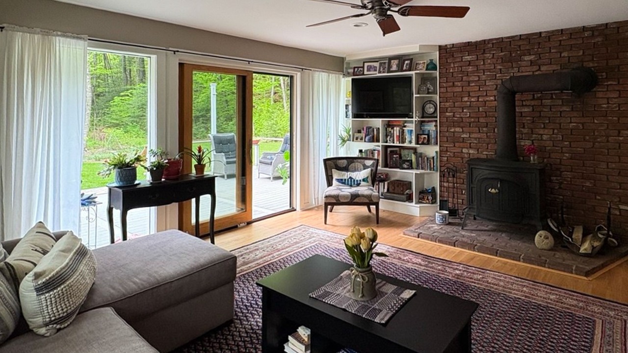Photo of Livingroom in Newfane