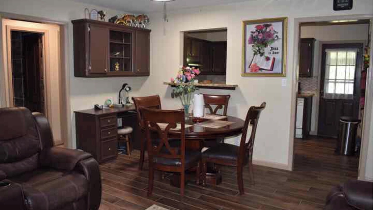 Photo of Livingroom in Alvin