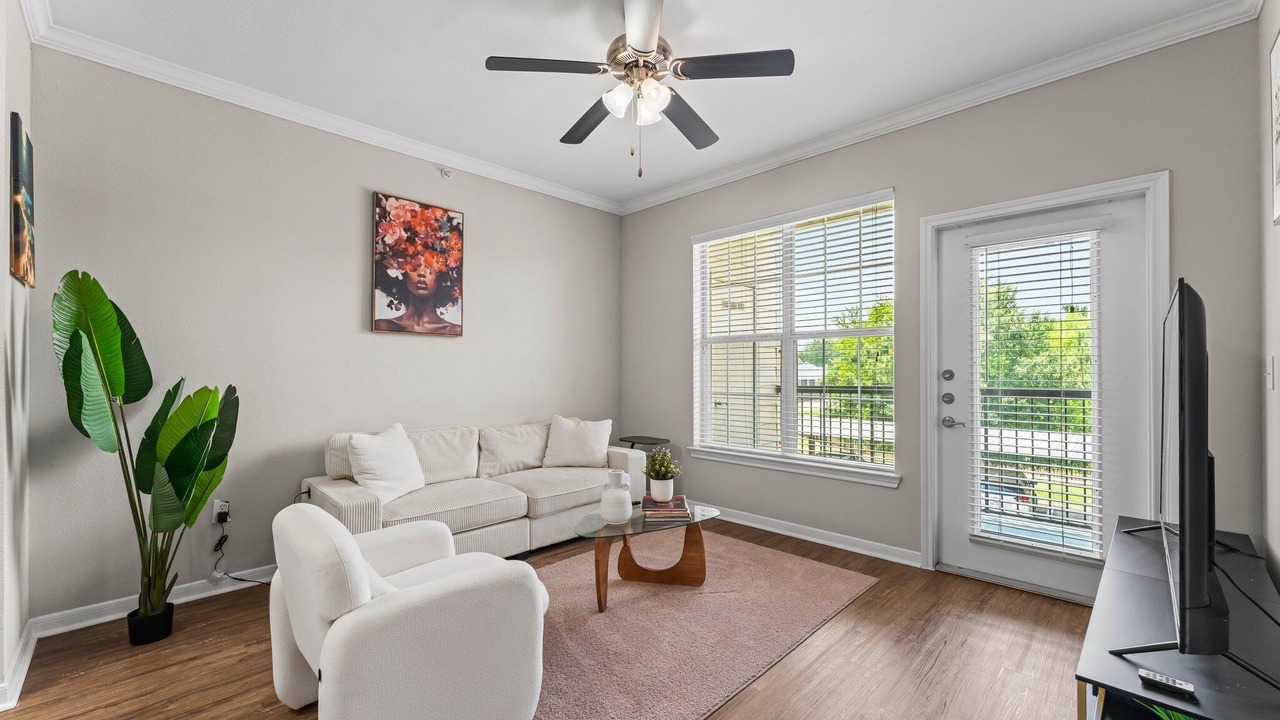 Photo of Livingroom in Alden Bridge