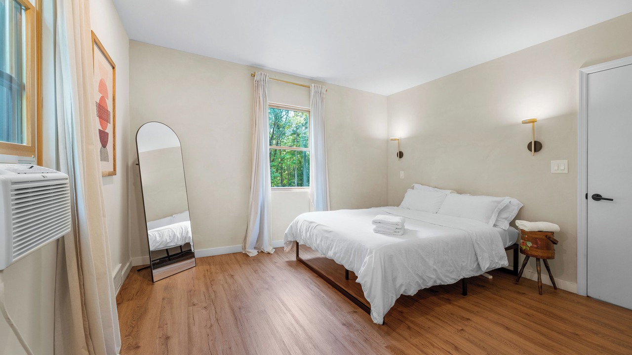 Photo of Bedroom in Plattekill