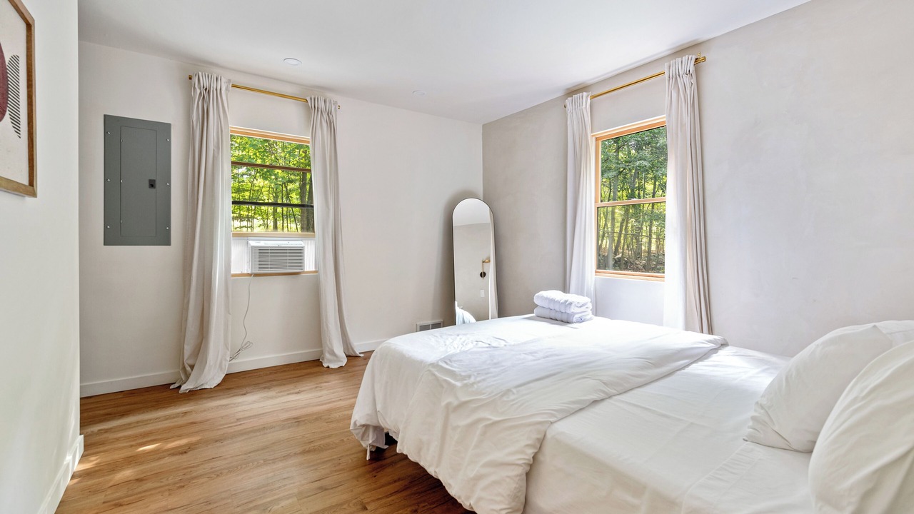Photo of Bedroom in Plattekill