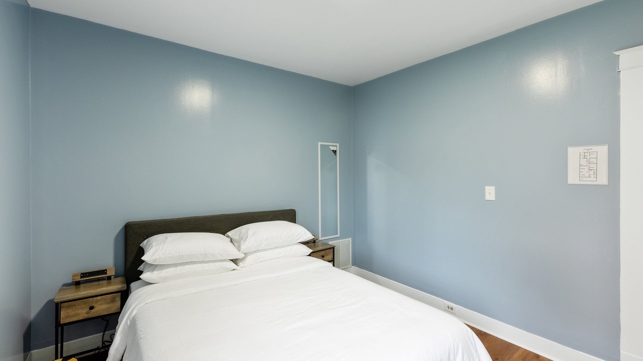 Photo of Bedroom in Downtown Niagara Falls