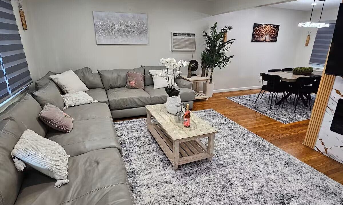 Photo of Livingroom in Hicksville