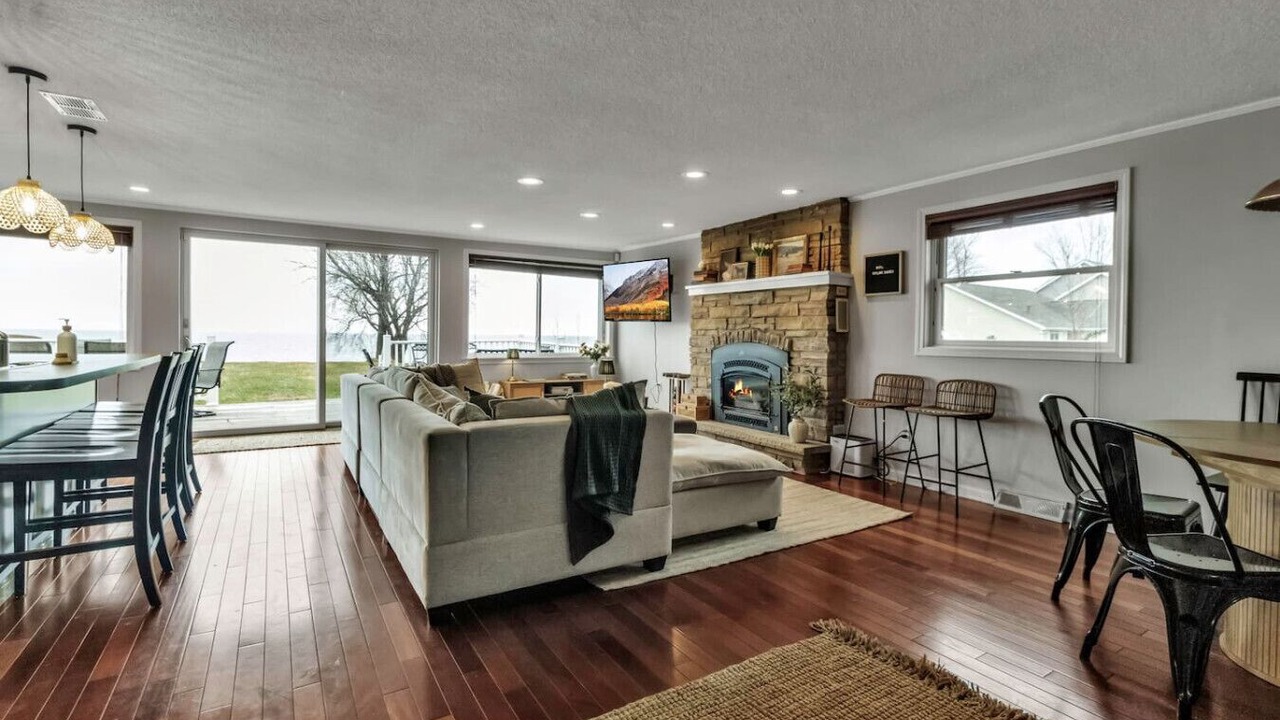 Photo of Livingroom in Town of Porter