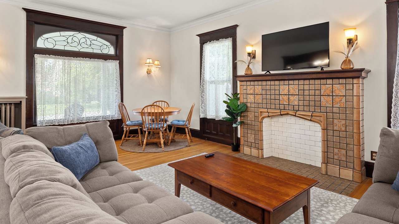 Photo of Livingroom in Ashland