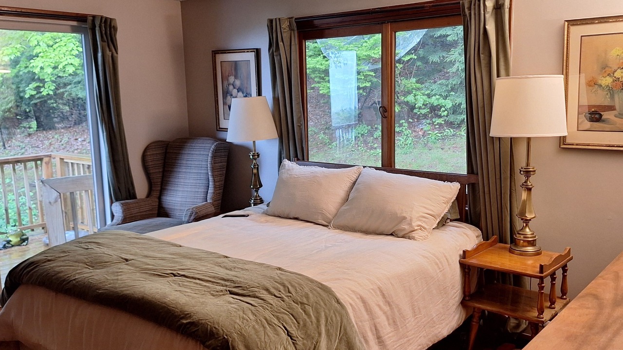 Photo of Bedroom in West Lebanon
