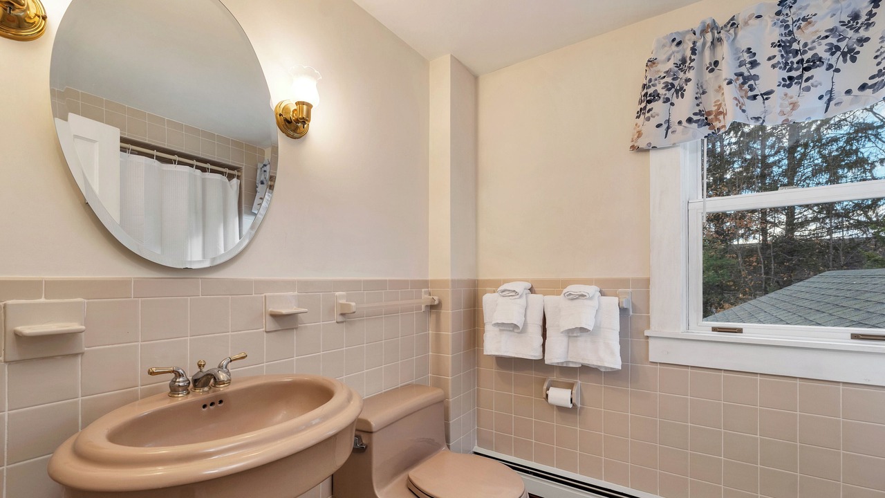 Photo of Bathroom in Melvin Village