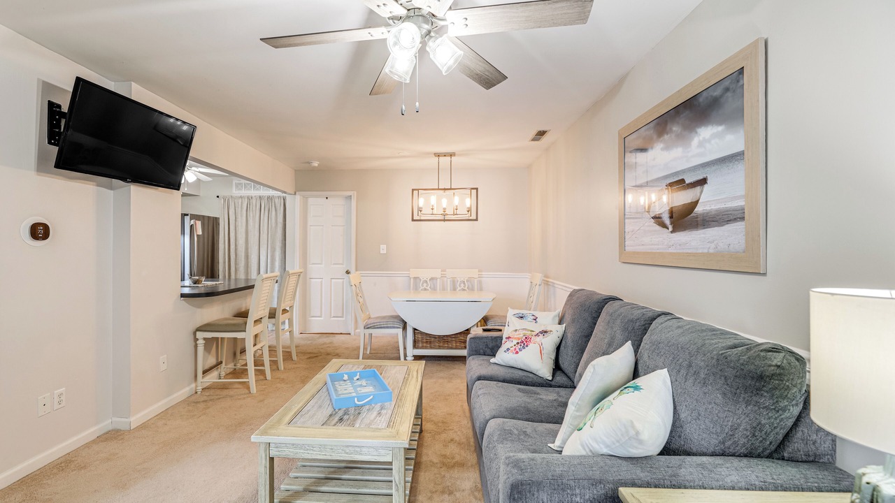 Photo of Livingroom in Caine Woods