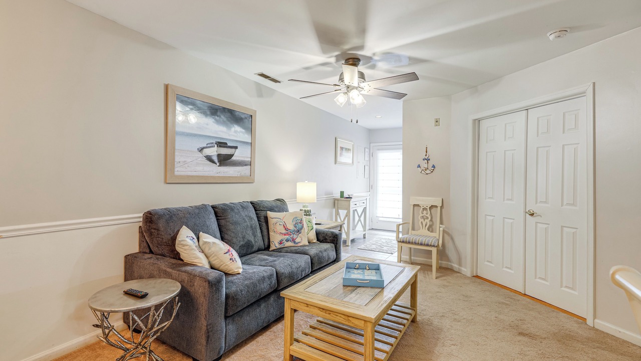 Photo of Livingroom in Caine Woods
