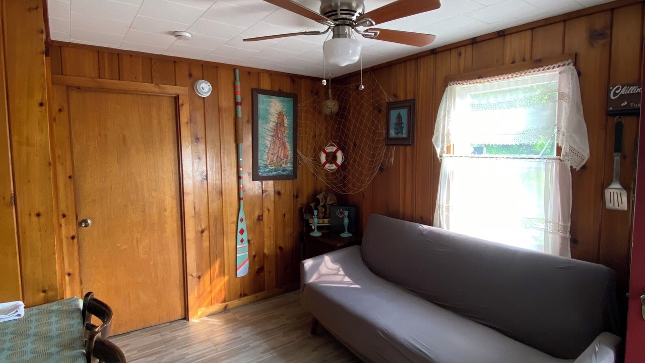 Photo of Livingroom in Beach Lake