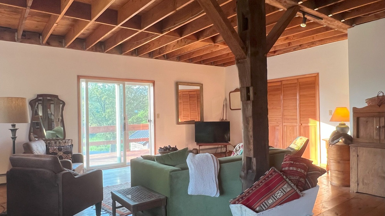 Photo of Livingroom in Meredith