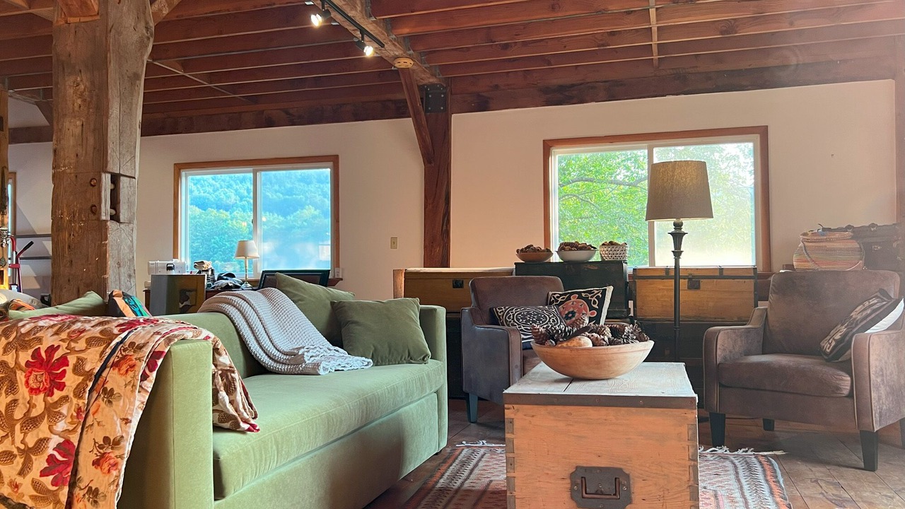 Photo of Livingroom in Meredith