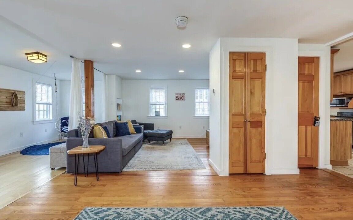 Photo of Livingroom in Sunapee