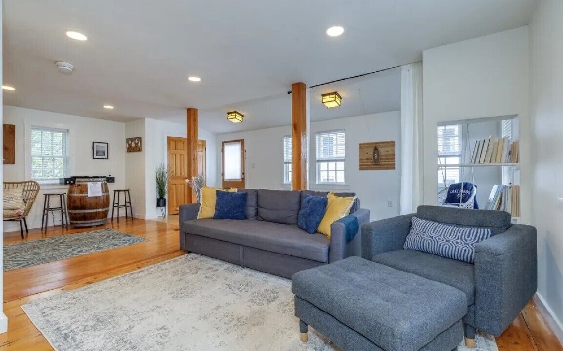 Photo of Livingroom in Sunapee