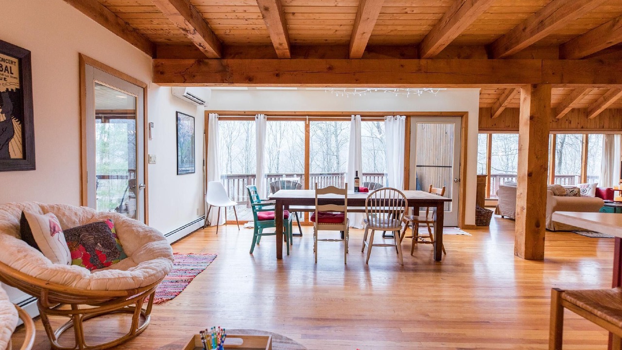 Photo of Livingroom in Phoenicia
