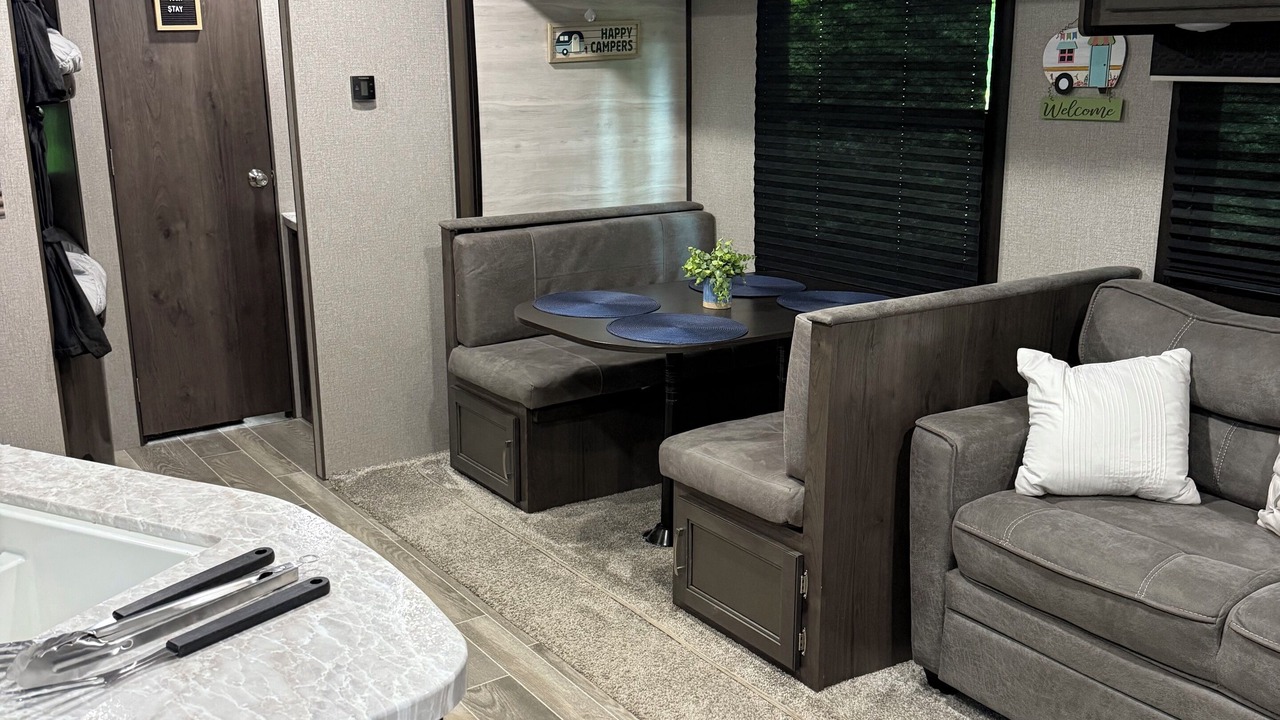 Photo of Livingroom in Confluence