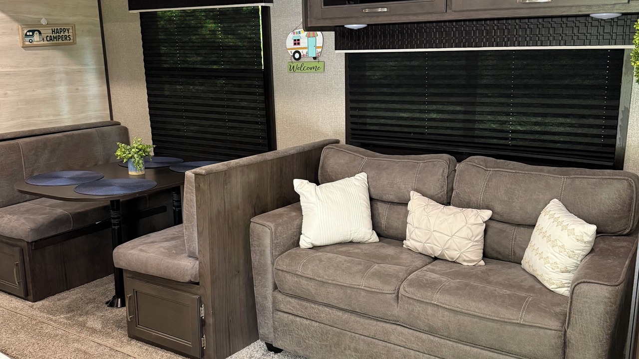 Photo of Livingroom in Confluence