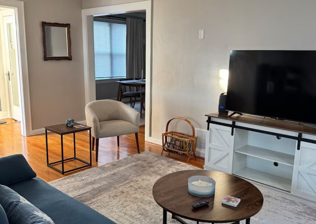 Photo of Livingroom in Utica