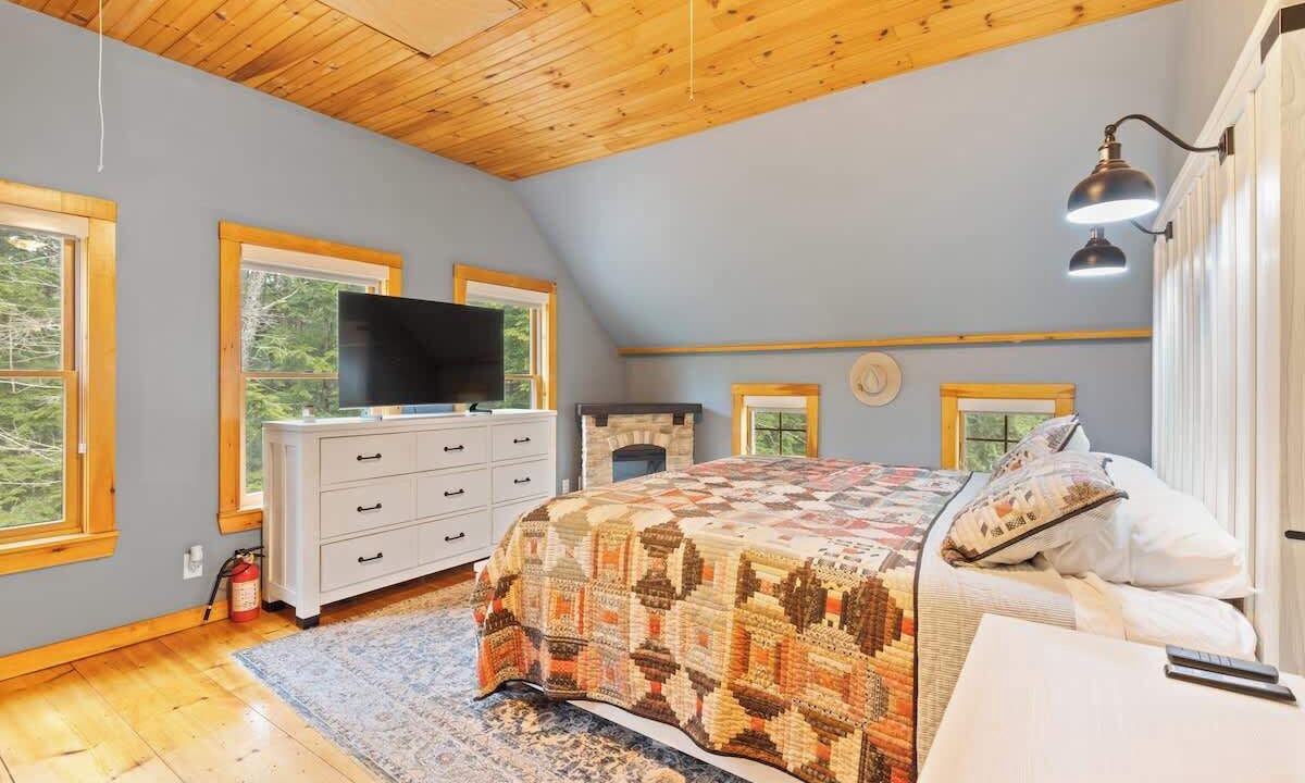 Photo of Bedroom in Elkins