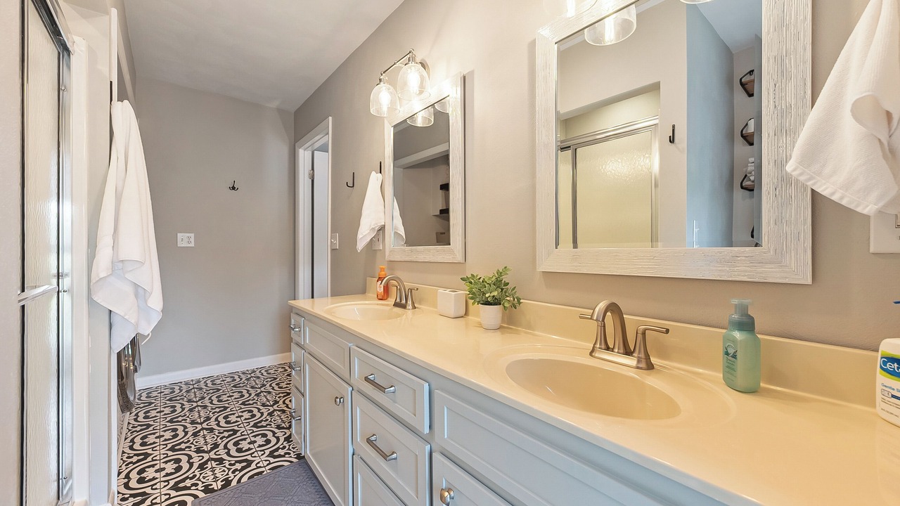 Photo of Bathroom in New River