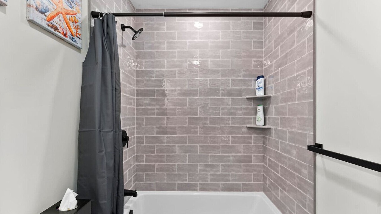 Photo of Bathroom in Thompson Square - Bunker Hill