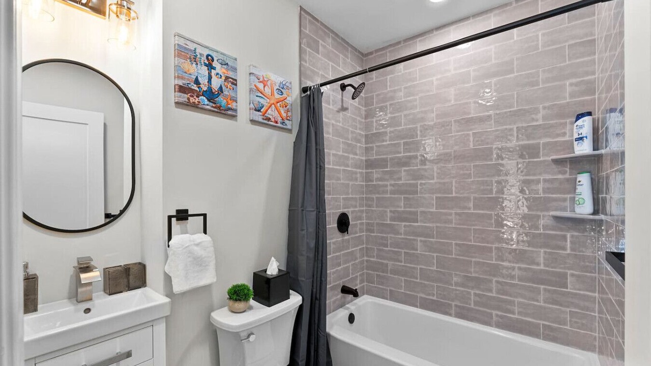 Photo of Bathroom in Thompson Square - Bunker Hill