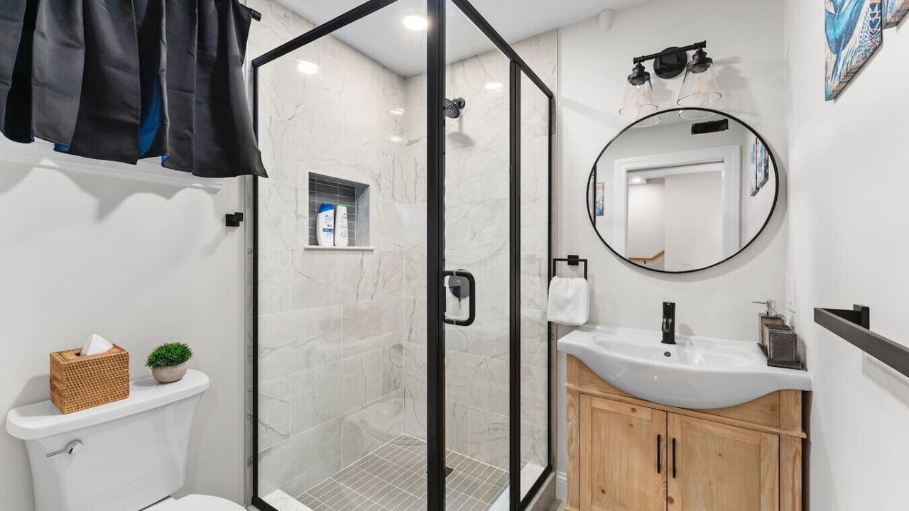 Photo of Bathroom in Thompson Square - Bunker Hill