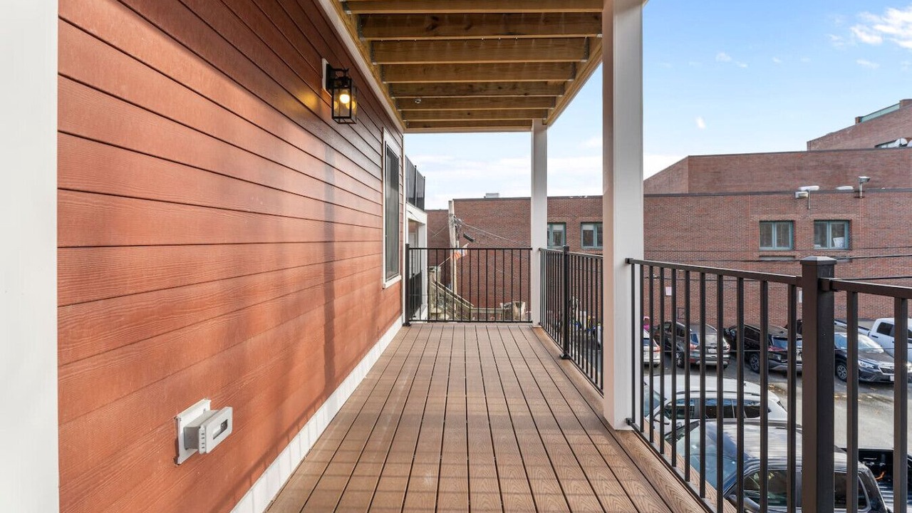 Photo of Patio Balcony in Thompson Square - Bunker Hill