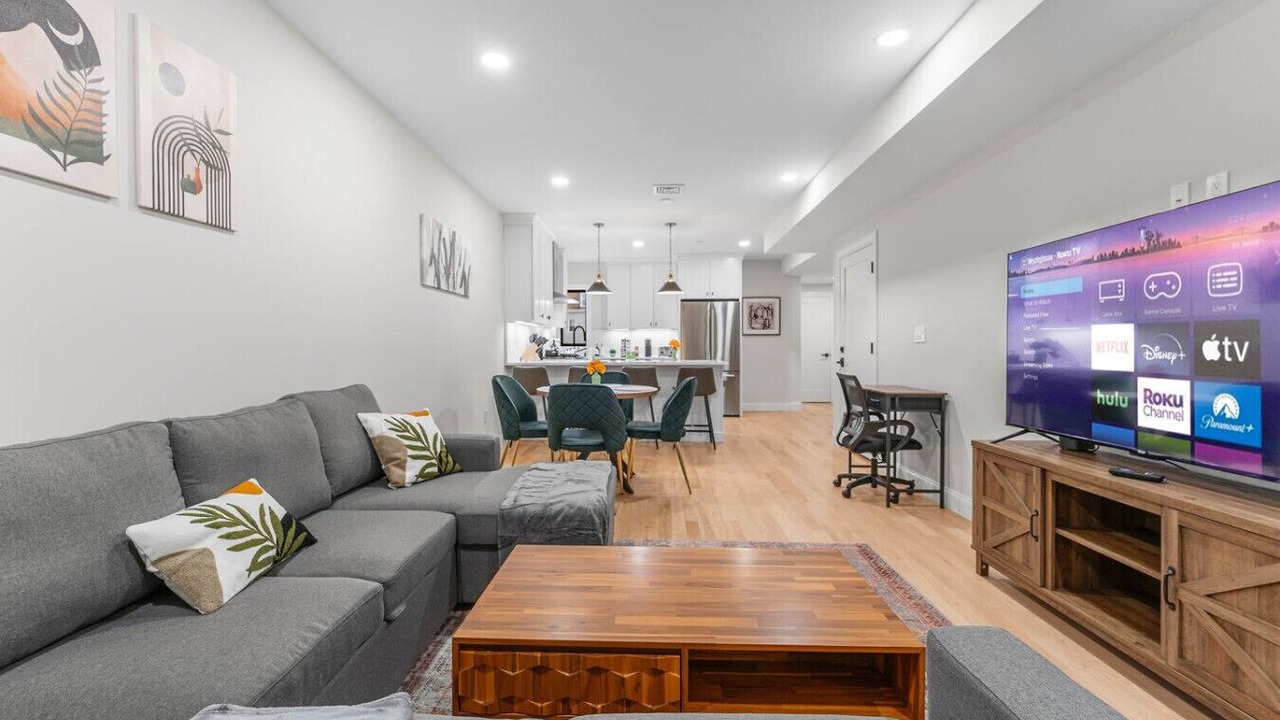 Photo of Livingroom in Thompson Square - Bunker Hill