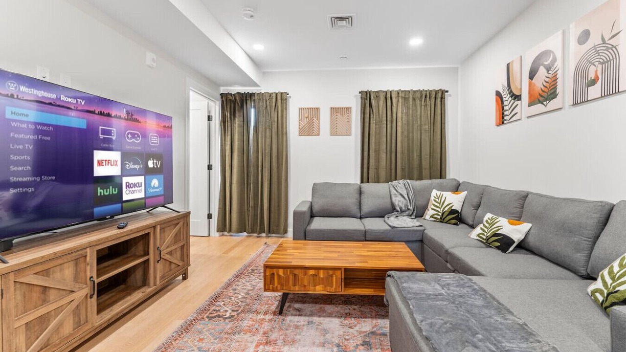 Photo of Livingroom in Thompson Square - Bunker Hill
