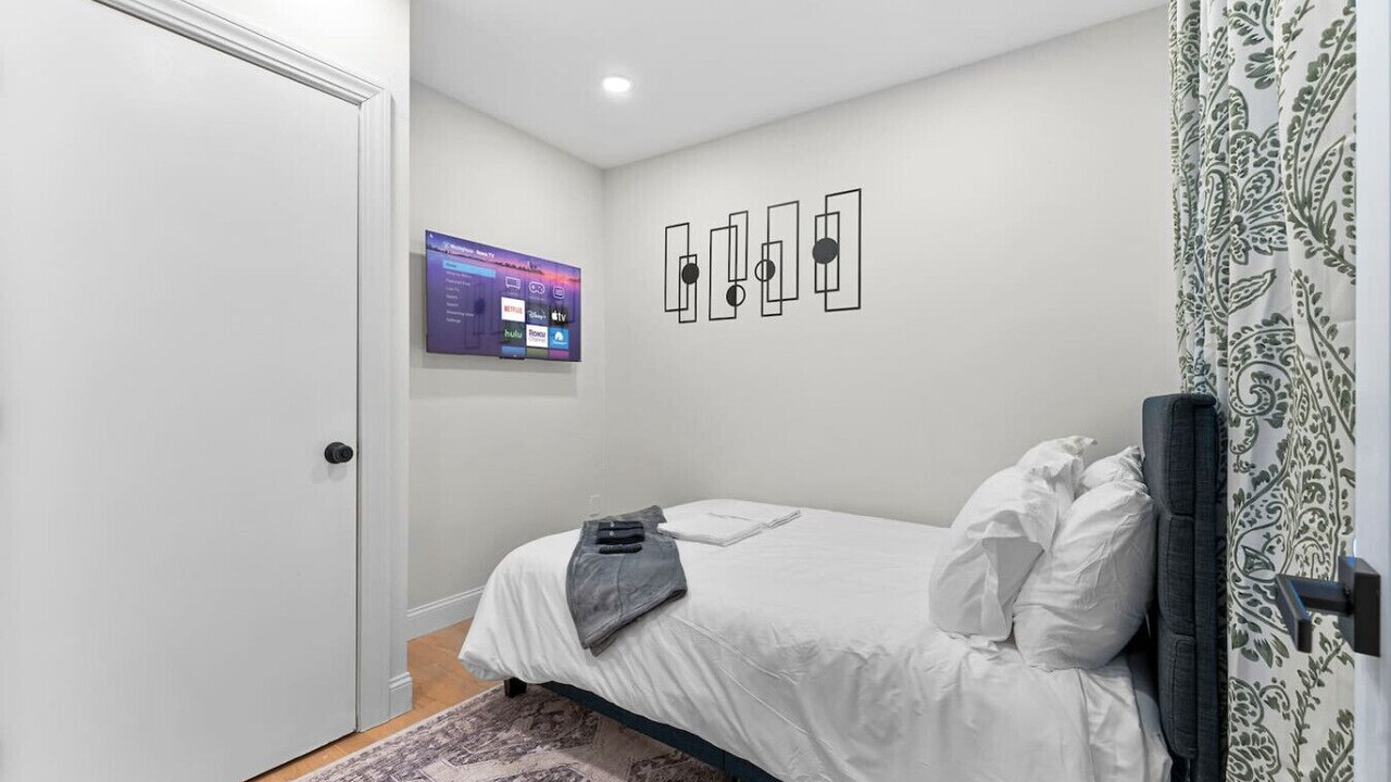 Photo of Bedroom in Thompson Square - Bunker Hill