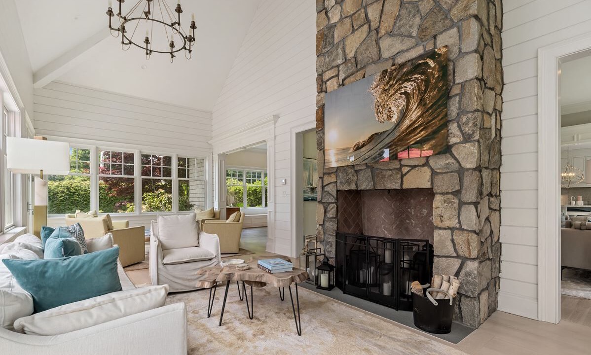 Photo of Livingroom in Village of Southampton