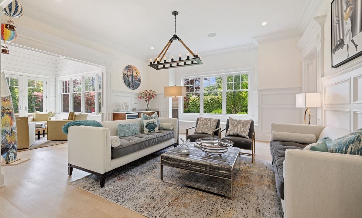 Photo of Livingroom in Village of Southampton