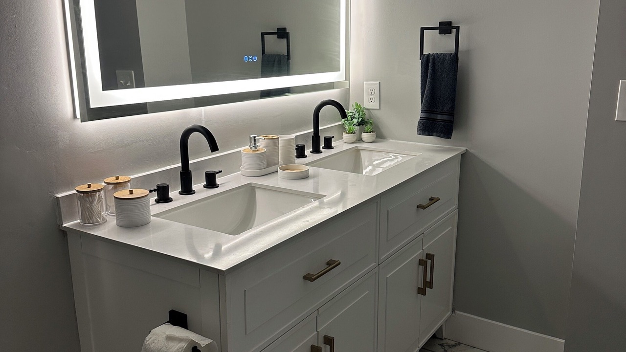 Photo of Bathroom in Detroit - Shoreway