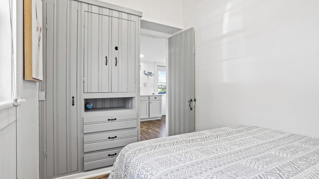 Photo of Bedroom in Saybrook Manor